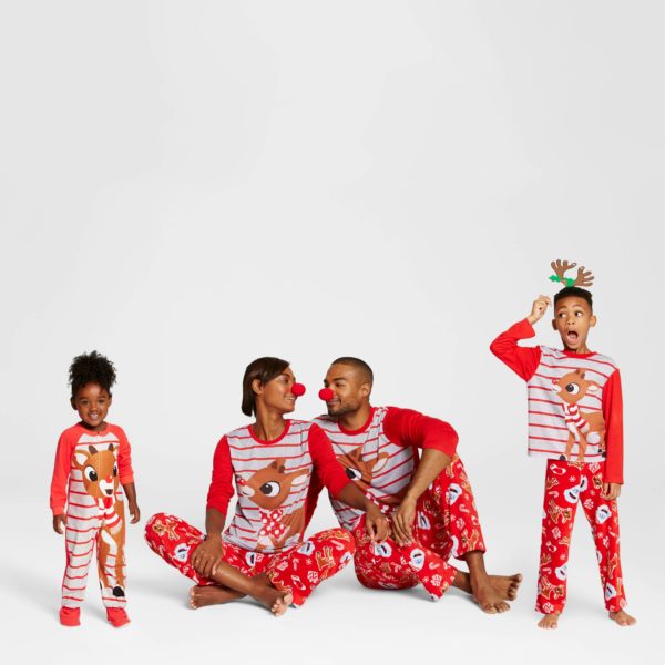 rudolph_family_matching_pajamas_christmas